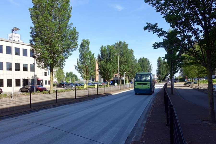 自転車道を転用し自動運転専用道として利活用。相互交通の運行を実現（画像：牧村和彦）