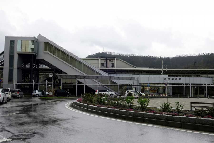 びっくりするほど栄えてない米原駅前（画像：写真AC）