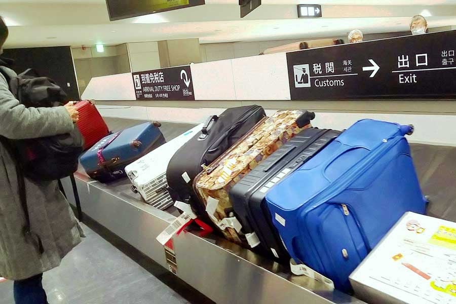 空港の荷物(画像:写真AC)