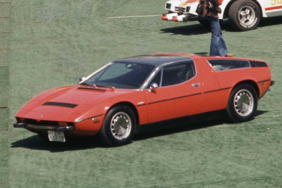 東京・後楽園球場で行われた、交通遺児チャリティー スーパーカー・フェスティバル。1977年3月21日撮影（画像：時事）