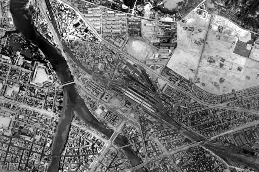 1963年頃の広島駅周辺の航空写真（画像：国土地理院）
