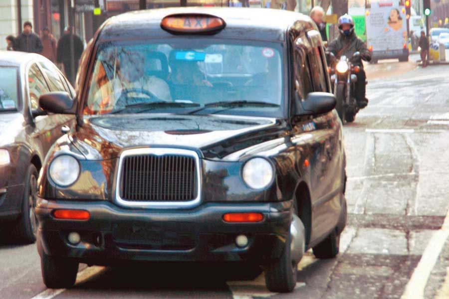 ロンドンのタクシー（画像：写真AC）