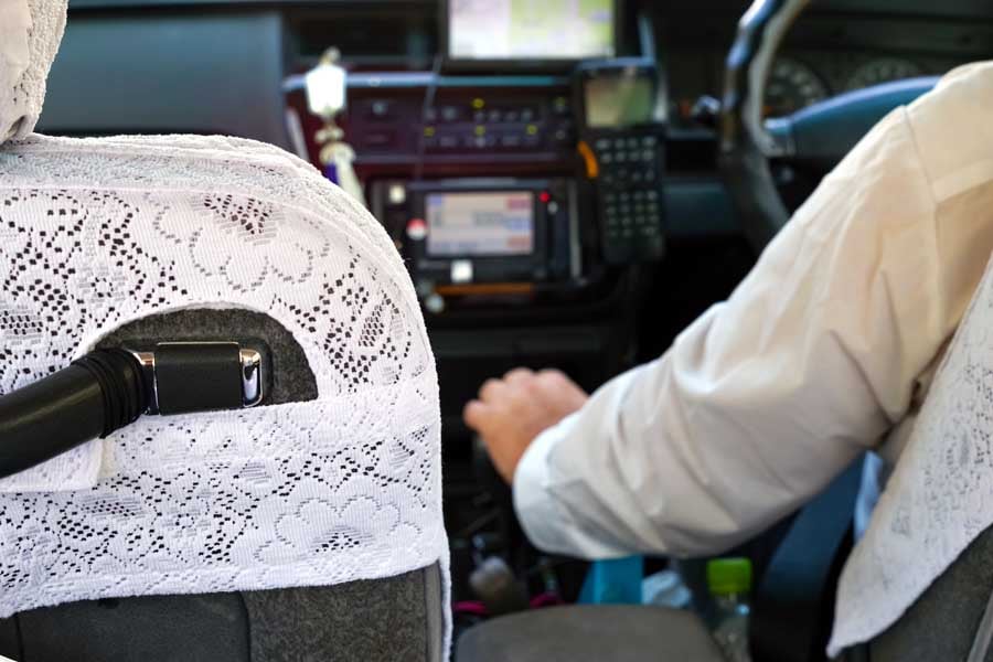 タクシードライバー（画像：写真AC）