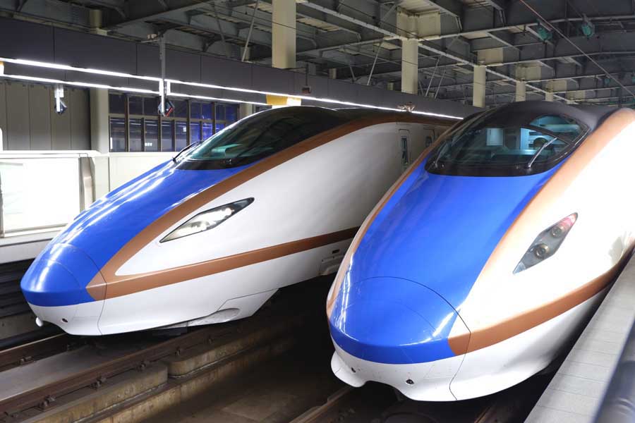 金沢駅に停車する北陸新幹線（画像：写真AC）