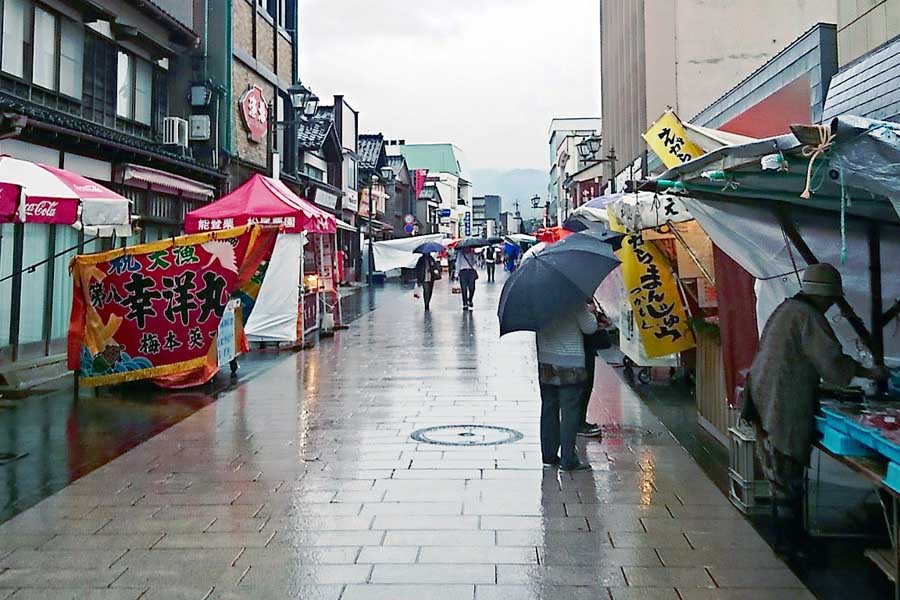 在りし日の輪島朝市の様子（画像：写真AC）