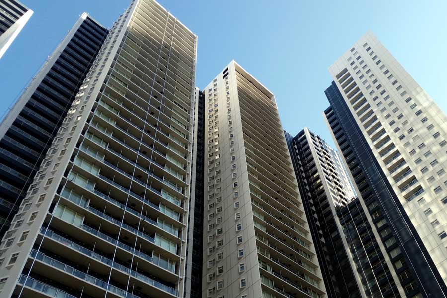 高層マンションが立ち並ぶイメージ（画像：写真AC）