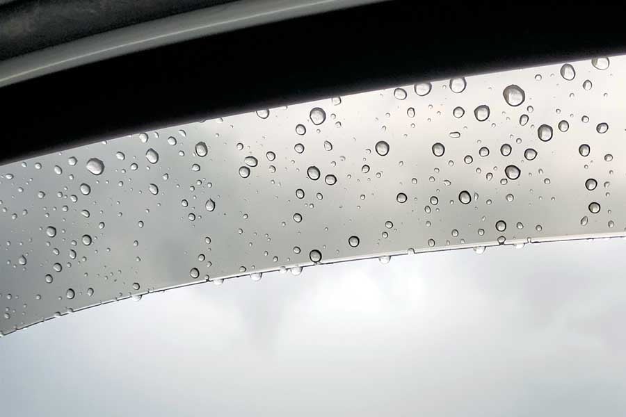 自動車のドアバイザー（画像：写真AC）