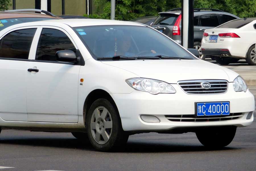 中国河南省洛陽市を走る2009年式「BYD F3」（画像：Kevauto）
