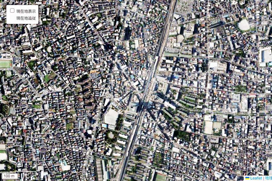 現在の「竹ノ塚駅」周辺の航空写真。人気番組『月曜から夜ふかし』でおなじみの場所（画像：国土地理院）