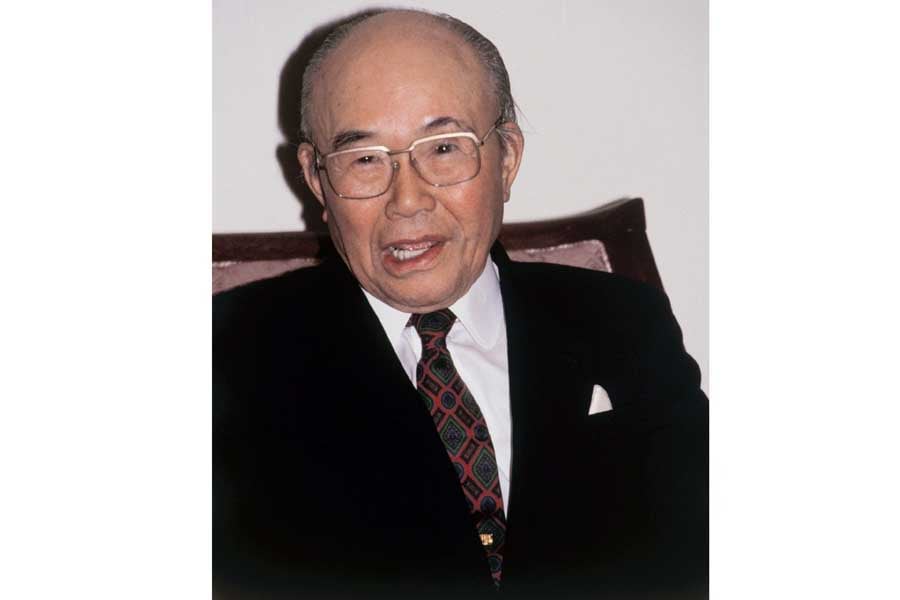 日本人として初めて米国の自動車殿堂入りし、記者会見する本田宗一郎・本田技研最高顧問（東京・大手町のパレスホテル）。1989年12月25日撮影（画像：時事）