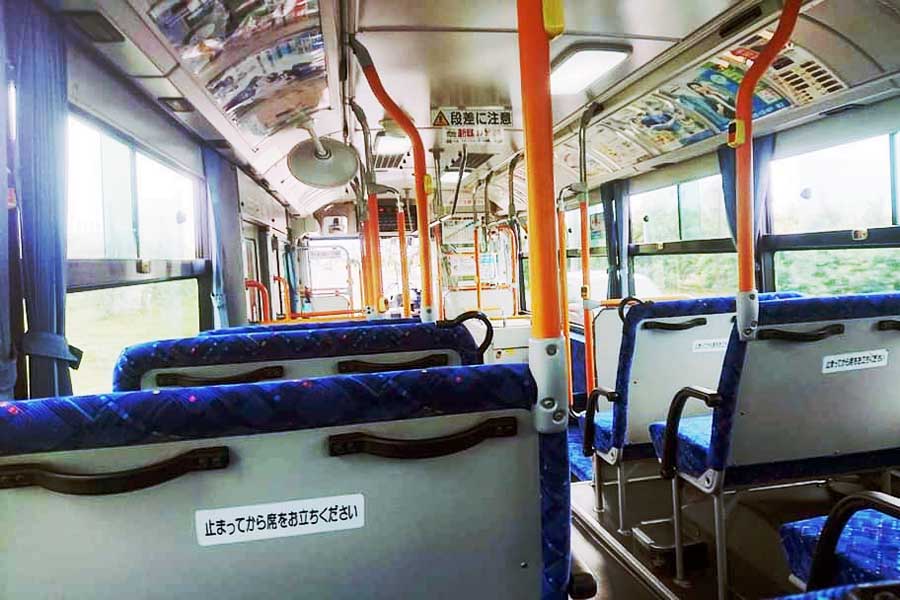 バスの席（画像：写真AC）