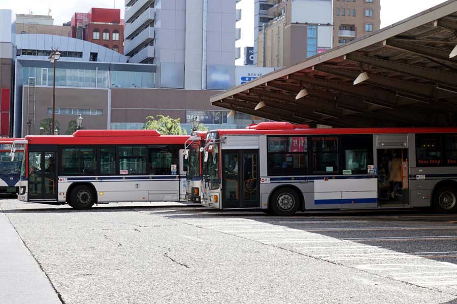 地方の路線バス(画像:写真AC)