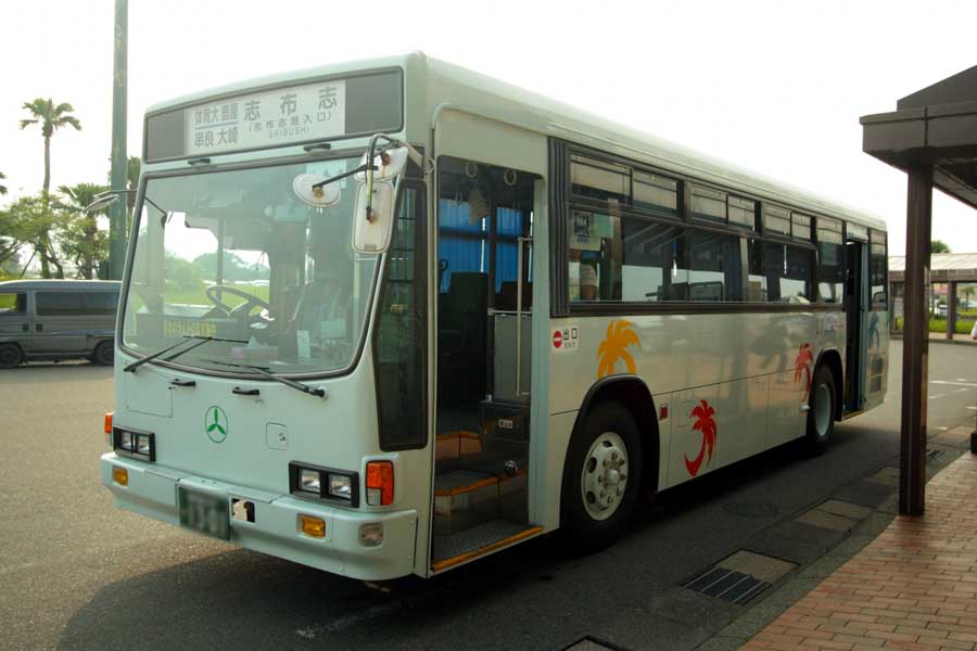 路線バス（画像：写真AC）