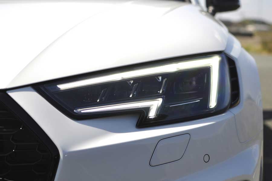 クルマのデイライト（画像：写真AC）