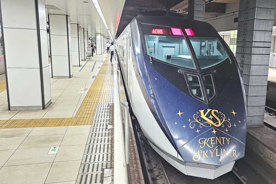 イブニングライナーに充当されたKENTY SKYLINER（画像：大塚良治）