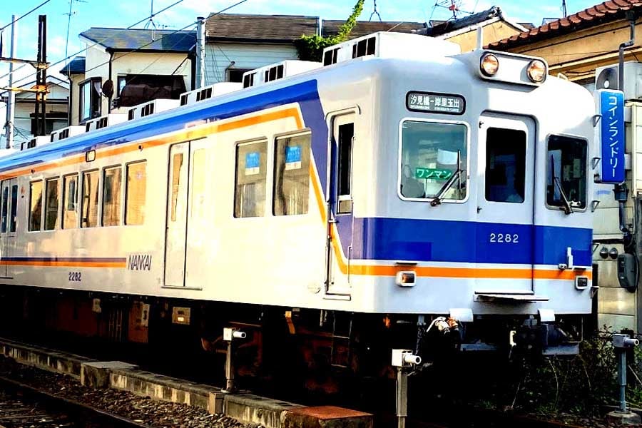 西成区を走る汐見橋線の列車（画像：高田泰）