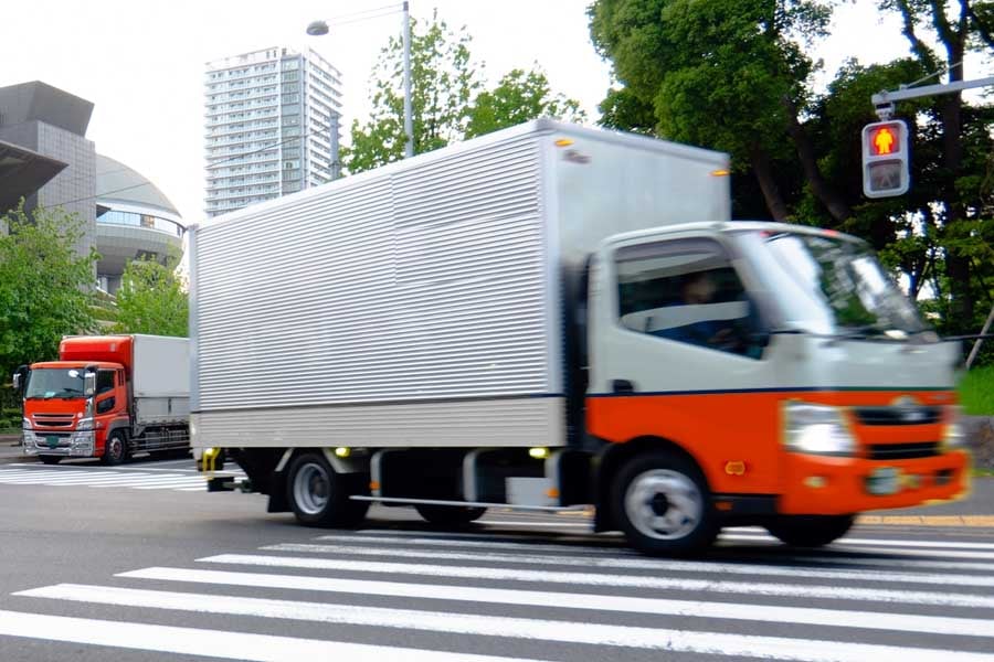 物流トラック（画像：写真AC）