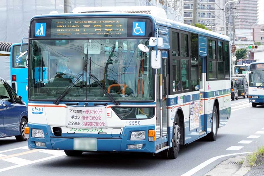 路線バス（画像：写真AC）