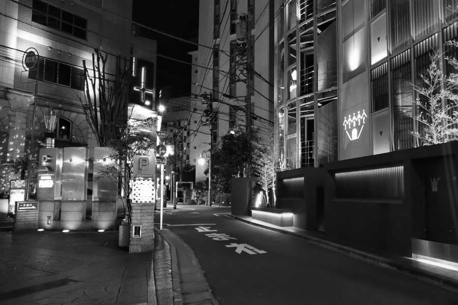 「怪しい街」のイメージ（画像：写真AC）