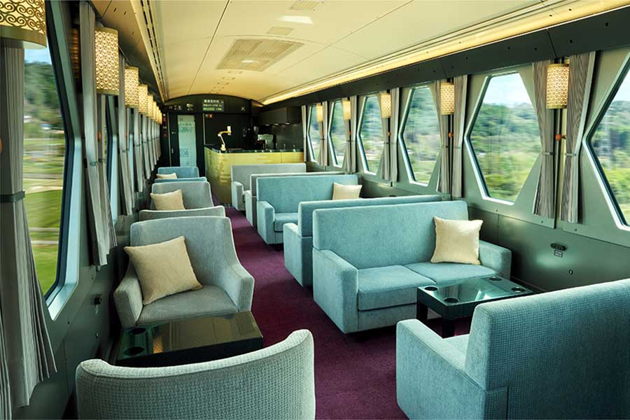 スペーシアXの車内（画像：東武鉄道）