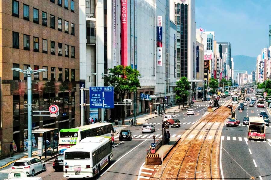 路線バス（画像：写真AC）