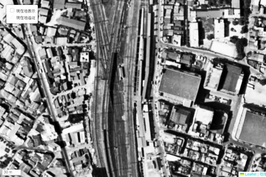 1963年頃に撮影された「西武新宿駅」周辺の航空写真（画像：国土地理院）