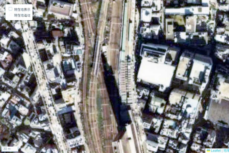 1980年頃に撮影された「西武新宿駅」周辺の航空写真（画像：国土地理院）