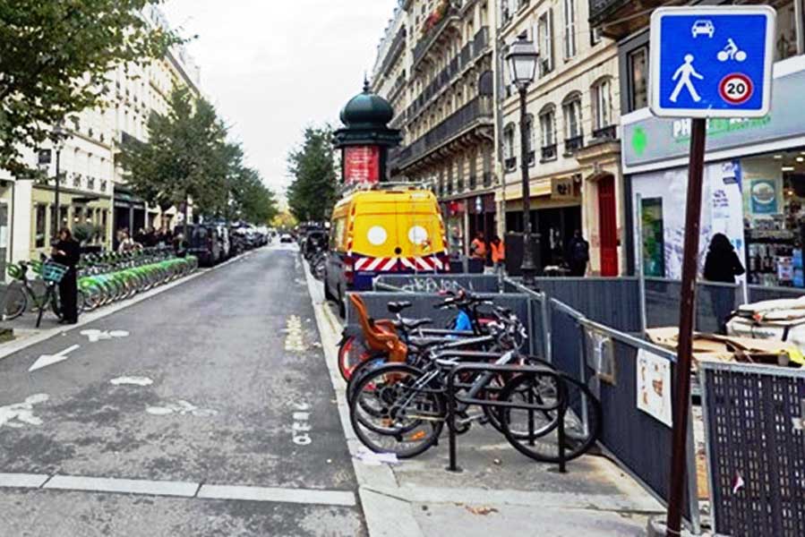 中心市街地に広がる出会いの空間。パリ（画像：牧村和彦）