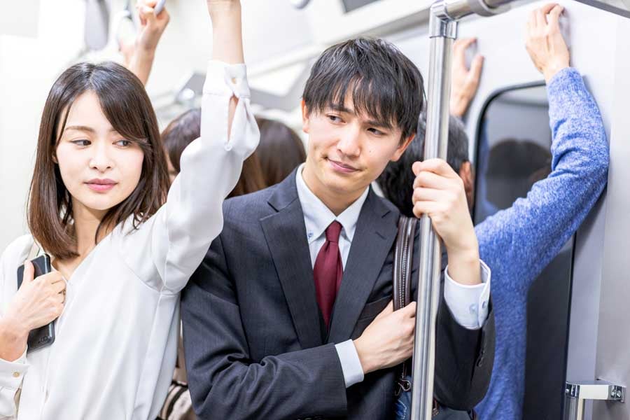 満員電車のイメージ(画像:写真AC)