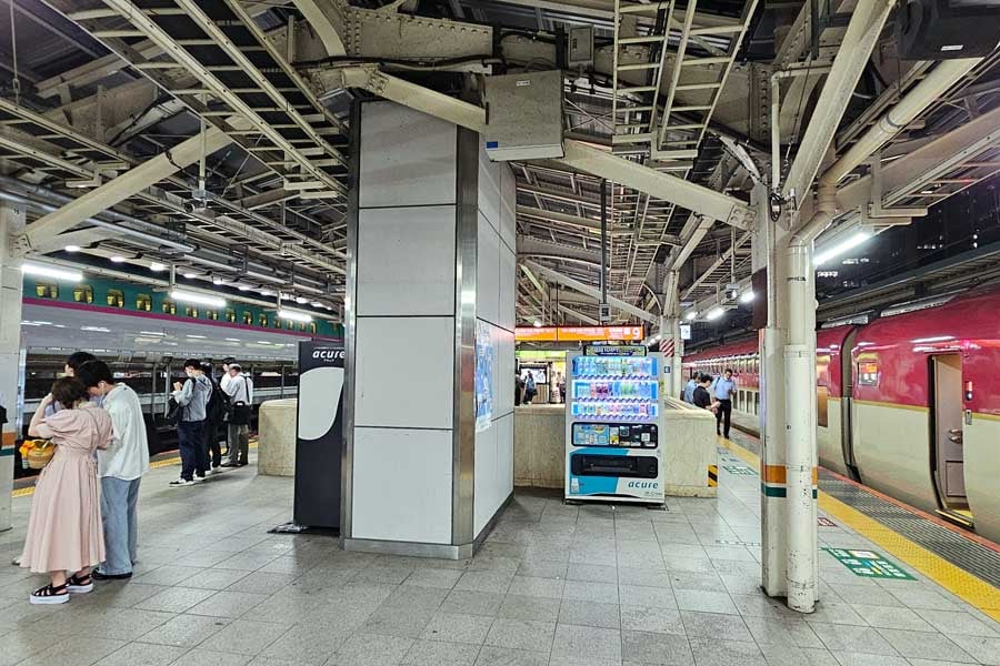 東京駅9番線ではJR唯一の定期夜行列車サンライズEXPが出発を待っていた(画像:大塚良治)