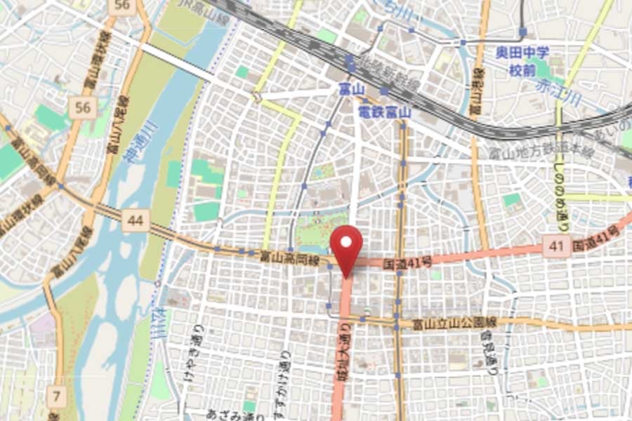 富山駅と総曲輪の位置関係(画像:OpenStreetMap)