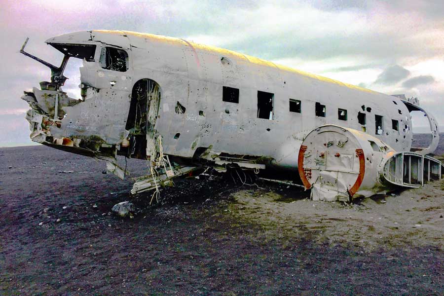 飛行機の残骸（画像：写真AC）