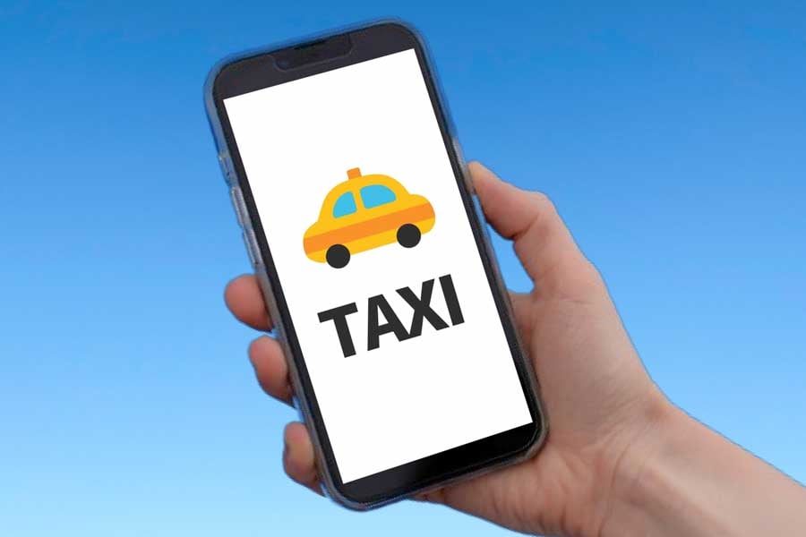 配車アプリ（画像：写真AC）