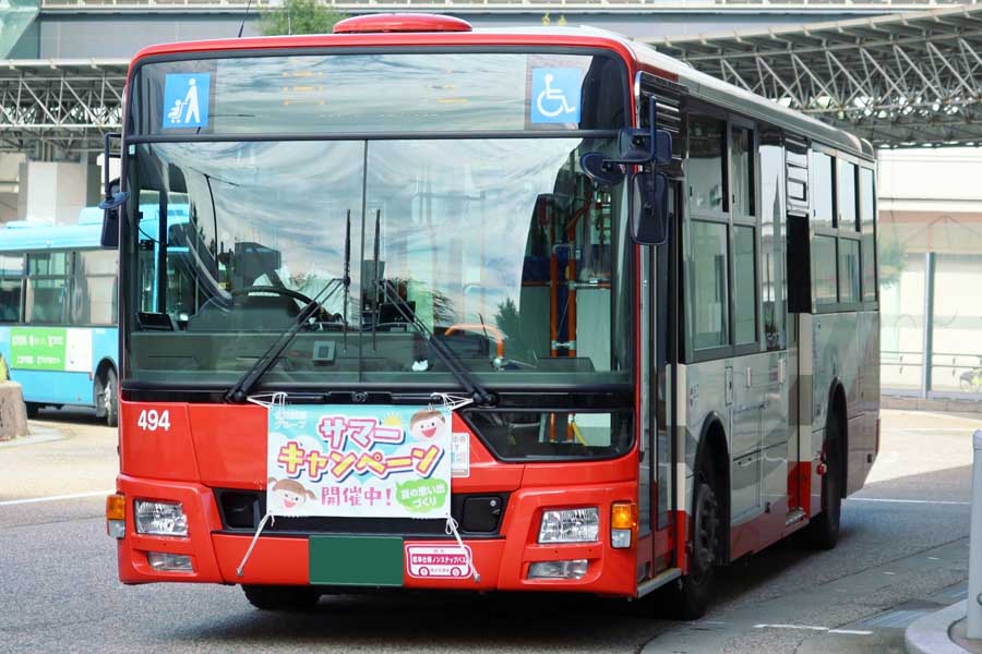 路線バス（画像：写真AC）