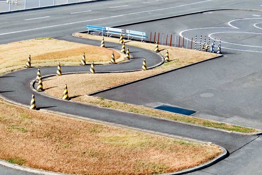 試験コース（画像：写真AC）