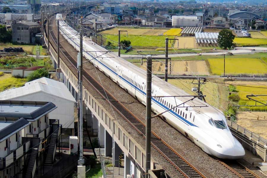 新幹線（画像：写真AC）