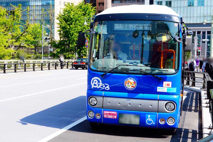 地域を走るさまざまなコミバス（画像：写真AC）