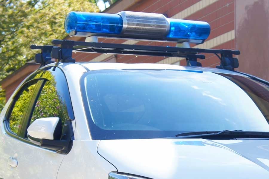 青色防犯パトロールカー（画像：写真AC）