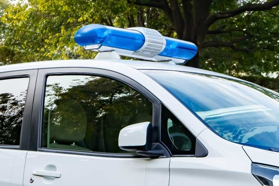 青色防犯パトロールカー（画像：写真AC）