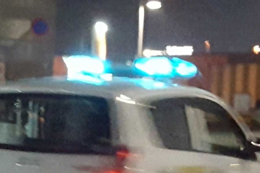 街を巡回中の青パト（画像：写真AC）