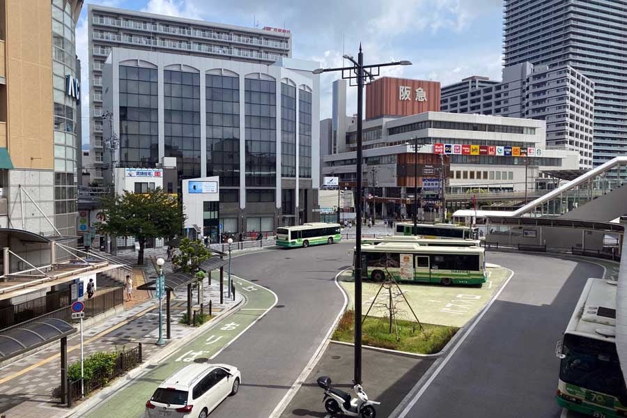 枚方市のライバルとされることが多い高槻市のJR高槻駅北口（画像：高田泰）