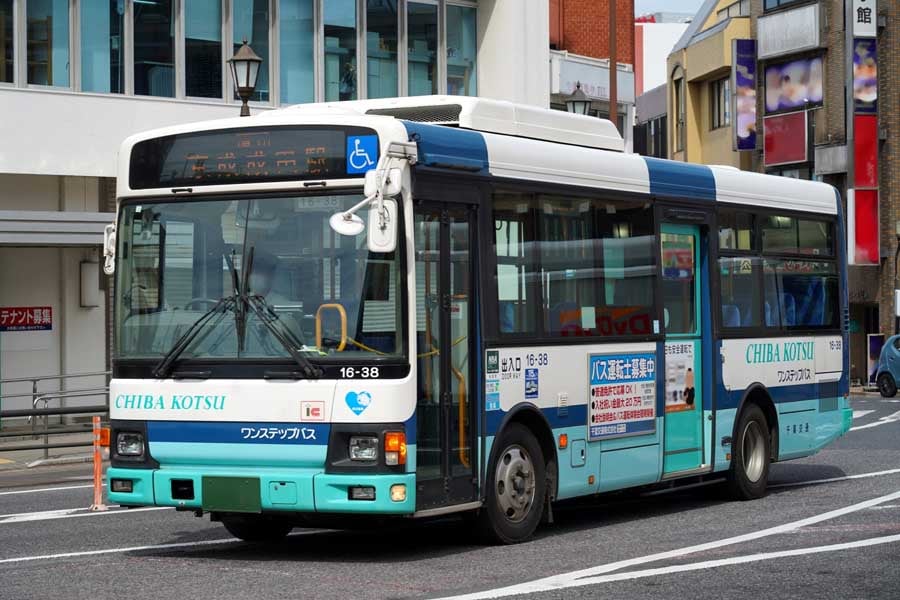 路線バス（画像：写真AC）