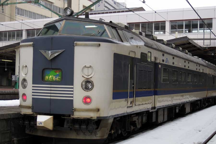 新潟駅に到着した「きたぐに」。2012年2月29日、筆者撮影（画像：大塚良治）