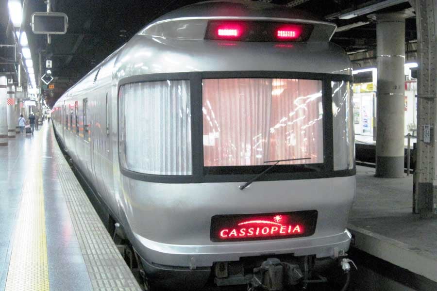 上野駅で出発を待つ「カシオペア」札幌行き。2011年6月24日、筆者撮影（画像：大塚良治）