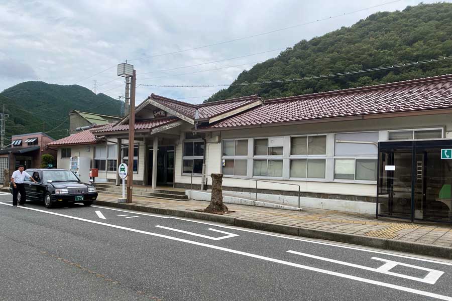 福知山線と接続する丹波市の谷川駅（画像：高田泰）