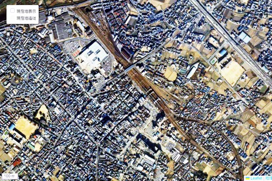 1985年頃に撮影された「加古川駅」周辺の航空写真（画像：国土地理院）