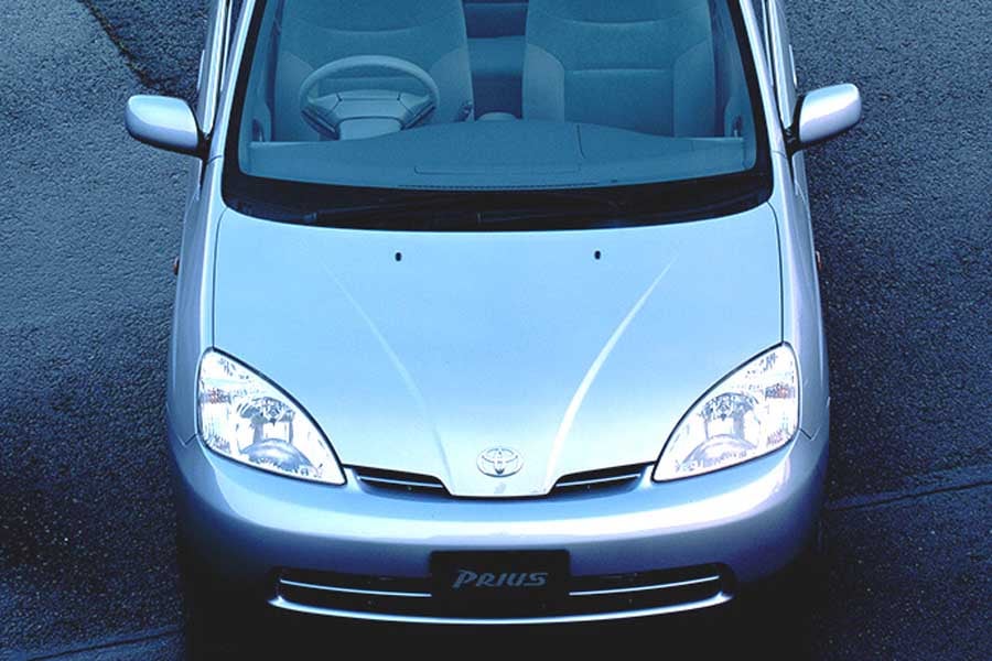1997年に発売された「初代プリウス」（画像：トヨタ自動車）
