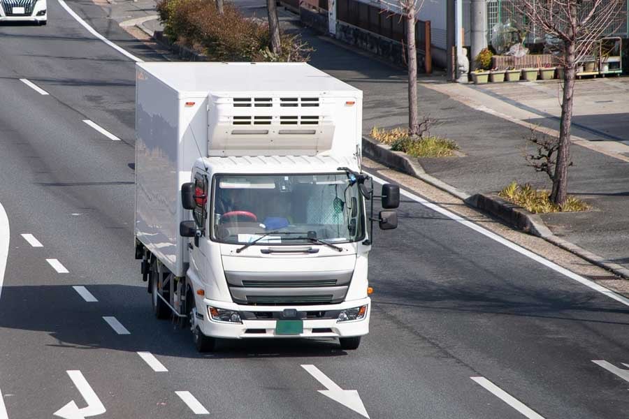物流トラック（画像：写真AC）