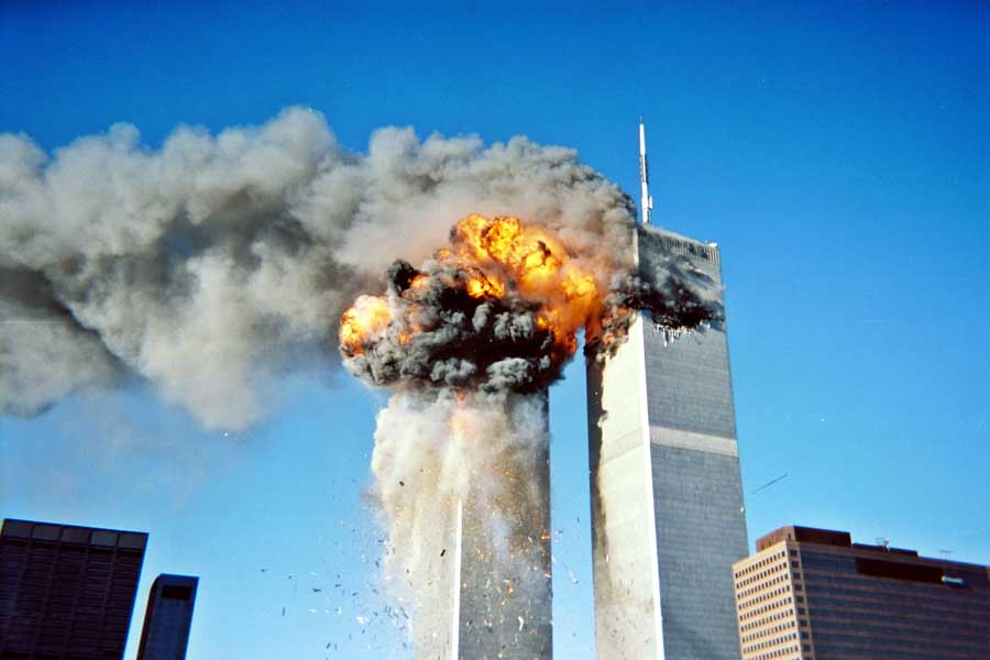 2977人が死亡した9月11日の同時多発テロ。人類史上最悪のテロ攻撃だった（画像：rds323）