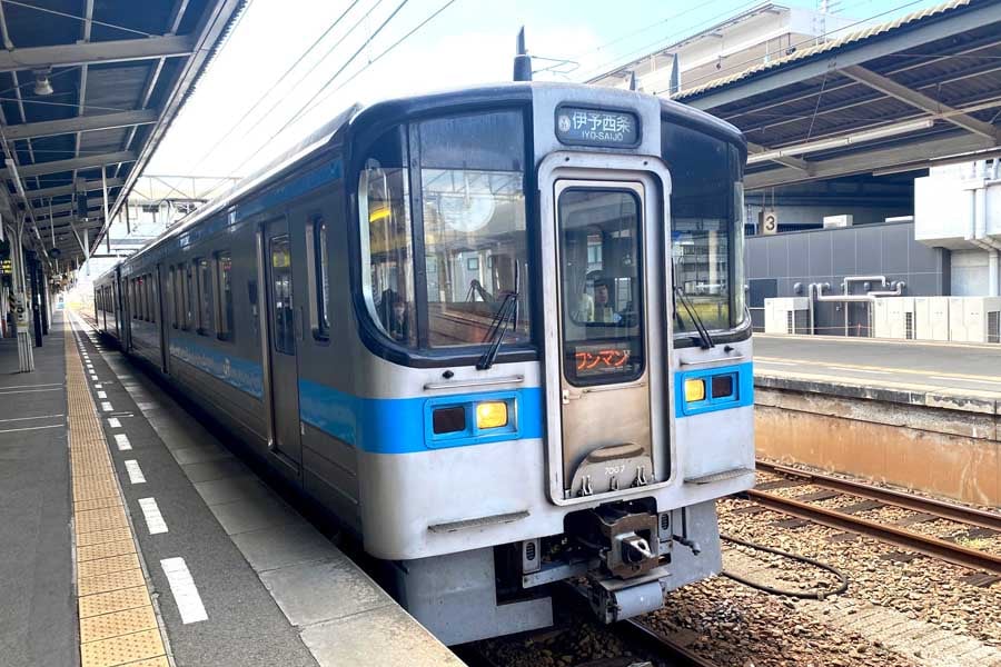 1本が減便となる松山駅の予讃線上り普通列車（画像：高田泰）